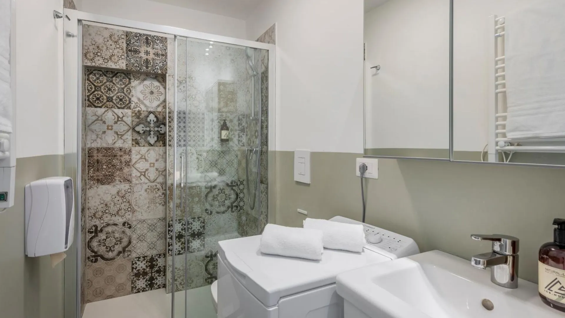 Rubens Suites - B Home Milán Apartmán
